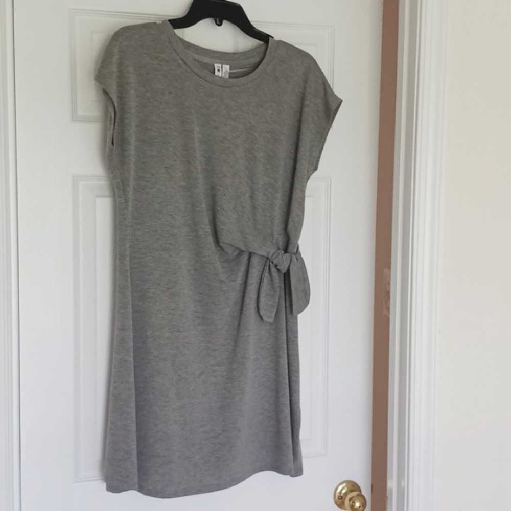 Dress it up or down! Comfy Gray NWT medium